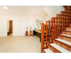 Villa exclusiva de 6 dormitorios ! Zona segura, gran terreno, y gimnasio privado !