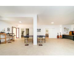 Villa exclusiva de 6 dormitorios ! Zona segura, gran terreno, y gimnasio privado !