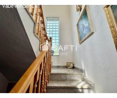Casa de tres plantas con piscina
