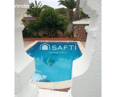 Casa de tres plantas con piscina