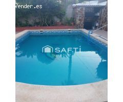 Casa de tres plantas con piscina