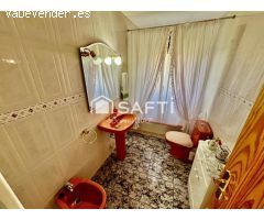 Casa de tres plantas con piscina