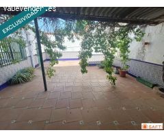 "Tu nuevo hogar te está esperando"  Vivienda unifamiliar esquinada, de 3 habitaciones, patio y gara