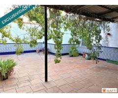 "Tu nuevo hogar te está esperando"  Vivienda unifamiliar esquinada, de 3 habitaciones, patio y gara