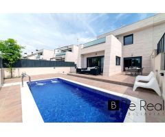¡EN VENTA! MODERNO CHALET PAREADO EN VILLANUEVA DE LA CAÑADA (MADRID).