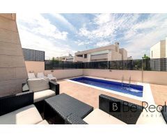 ¡EN VENTA! MODERNO CHALET PAREADO EN VILLANUEVA DE LA CAÑADA (MADRID).