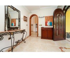 ¡Elegante villa con vistas al mar! 4 dormitorios y amplias zonas exteriores en Loma II – Arguineg