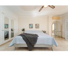 ¡Elegante villa con vistas al mar! 4 dormitorios y amplias zonas exteriores en Loma II – Arguineg