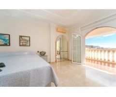 ¡Elegante villa con vistas al mar! 4 dormitorios y amplias zonas exteriores en Loma II – Arguineg