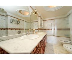 ¡Elegante villa con vistas al mar! 4 dormitorios y amplias zonas exteriores en Loma II – Arguineg