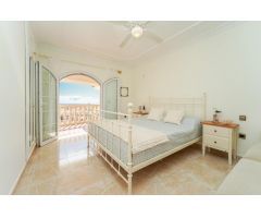 ¡Elegante villa con vistas al mar! 4 dormitorios y amplias zonas exteriores en Loma II – Arguineg