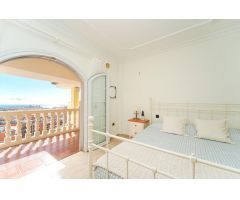 ¡Elegante villa con vistas al mar! 4 dormitorios y amplias zonas exteriores en Loma II – Arguineg