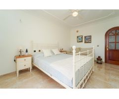¡Elegante villa con vistas al mar! 4 dormitorios y amplias zonas exteriores en Loma II – Arguineg