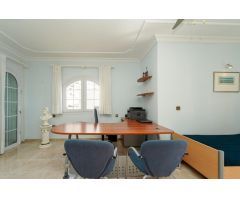 ¡Elegante villa con vistas al mar! 4 dormitorios y amplias zonas exteriores en Loma II – Arguineg