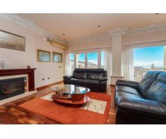 ¡Elegante villa con vistas al mar! 4 dormitorios y amplias zonas exteriores en Loma II – Arguineg