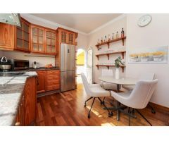 ¡Elegante villa con vistas al mar! 4 dormitorios y amplias zonas exteriores en Loma II – Arguineg