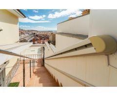 ¡Elegante villa con vistas al mar! 4 dormitorios y amplias zonas exteriores en Loma II – Arguineg