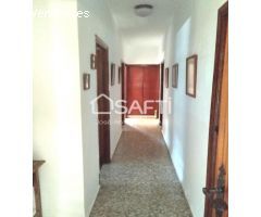 Chalet de 256m2 en parcela de 3.531m2. 5 habitaciones, 2 cuartos de baño, salón con chimenea franc