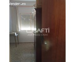 Chalet de 256m2 en parcela de 3.531m2. 5 habitaciones, 2 cuartos de baño, salón con chimenea franc