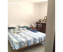 Chalet de 256m2 en parcela de 3.531m2. 5 habitaciones, 2 cuartos de baño, salón con chimenea franc