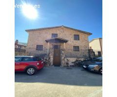 ESPECTACULAR CHALET CON PISCINA Y VISTAS EN EL CORAZÓN DEL VALLE DEL JERTE (CÁCERES)
