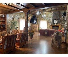 ESPECTACULAR CHALET CON PISCINA Y VISTAS EN EL CORAZÓN DEL VALLE DEL JERTE (CÁCERES)