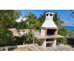 EXCLUSIVA VILLA A LA ORILLA DEL MAR! Oportunidad.