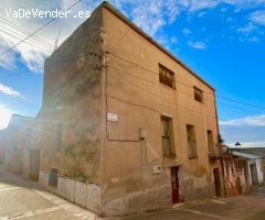 Casa esquinera con estructura reformada en Freginals