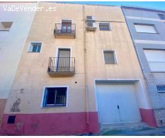 Gran casa de pueblo a dos calles en el centro