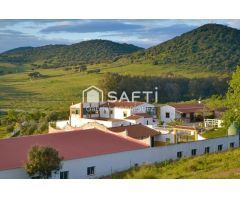 Venta de finca con gran vivienda y Plaza de toros, Badajoz (Extremadura)