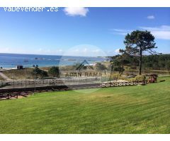 Venta de chalet adosado en O grove, de 230m2 con 4 dormitorios y 4 baños con plaza de garaje y tras