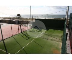 Venta de chalet adosado en O grove, de 230m2 con 4 dormitorios y 4 baños con plaza de garaje y tras