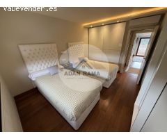 Venta de chalet adosado en O grove, de 230m2 con 4 dormitorios y 4 baños con plaza de garaje y tras