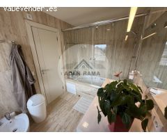 Venta de chalet adosado en O grove, de 230m2 con 4 dormitorios y 4 baños con plaza de garaje y tras