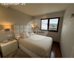 Venta de chalet adosado en O grove, de 230m2 con 4 dormitorios y 4 baños con plaza de garaje y tras