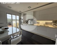 Venta de chalet adosado en O grove, de 230m2 con 4 dormitorios y 4 baños con plaza de garaje y tras