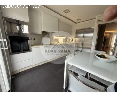 Venta de chalet adosado en O grove, de 230m2 con 4 dormitorios y 4 baños con plaza de garaje y tras