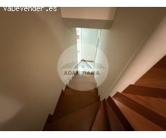 Venta de chalet adosado en O grove, de 230m2 con 4 dormitorios y 4 baños con plaza de garaje y tras