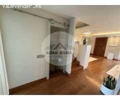 Venta de chalet adosado en O grove, de 230m2 con 4 dormitorios y 4 baños con plaza de garaje y tras