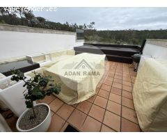 Venta de chalet adosado en O grove, de 230m2 con 4 dormitorios y 4 baños con plaza de garaje y tras