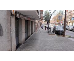 Local comercial al lado del Bus