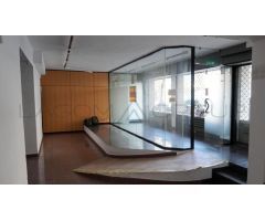 Local comercial al lado del Bus