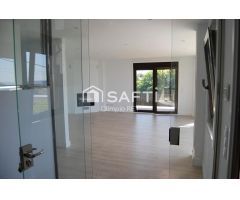 Chalet a estrenar con vistas al mar.