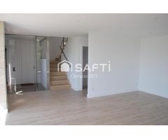 Chalet a estrenar con vistas al mar.