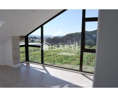 Chalet a estrenar con vistas al mar.