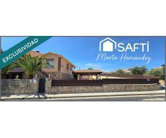 CHALET PAREADO EN ESQUINA CON PISCINA Y AMPLIA PARCELA