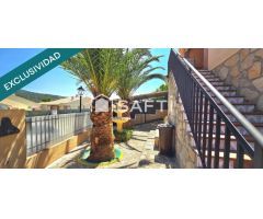 CHALET PAREADO EN ESQUINA CON PISCINA Y AMPLIA PARCELA