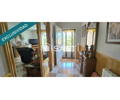 CHALET PAREADO EN ESQUINA CON PISCINA Y AMPLIA PARCELA