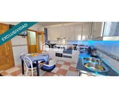 CHALET PAREADO EN ESQUINA CON PISCINA Y AMPLIA PARCELA