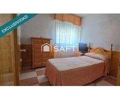 CHALET PAREADO EN ESQUINA CON PISCINA Y AMPLIA PARCELA